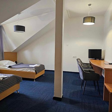 Hotel Agat Piotrków Trybunalski Екстериор снимка