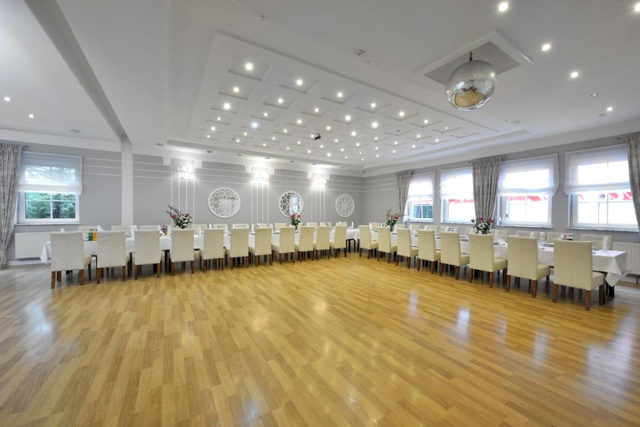 Hotel Agat Piotrków Trybunalski Екстериор снимка