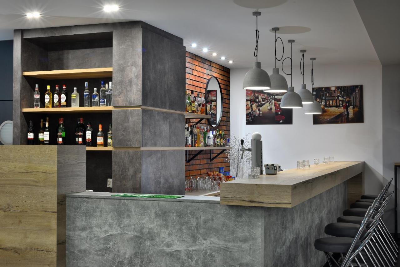 Hotel Agat Piotrków Trybunalski Екстериор снимка