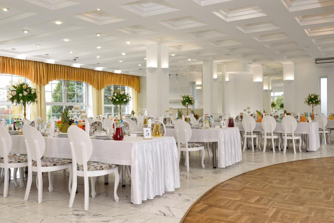 Hotel Agat Piotrków Trybunalski Екстериор снимка